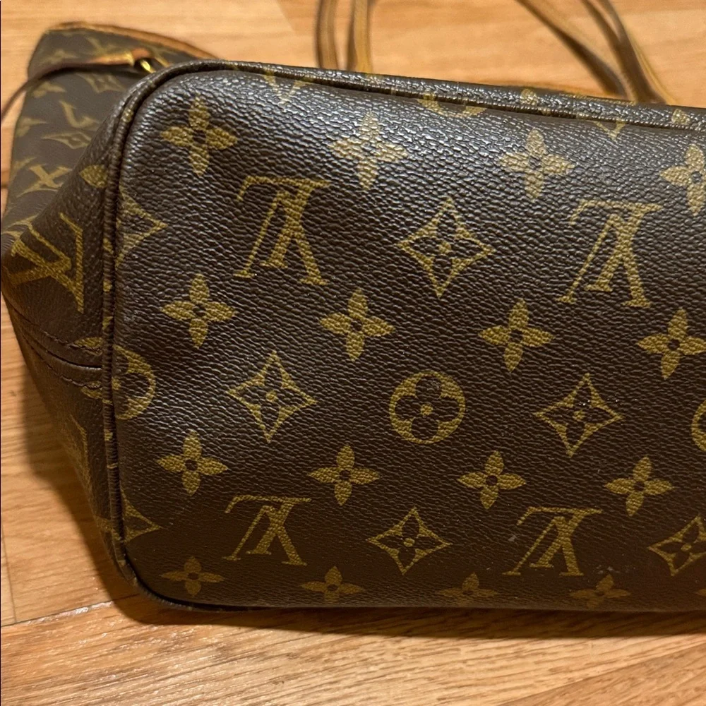 Louis Vuitton Monogram Neverfull MM - Picture 3 of 14